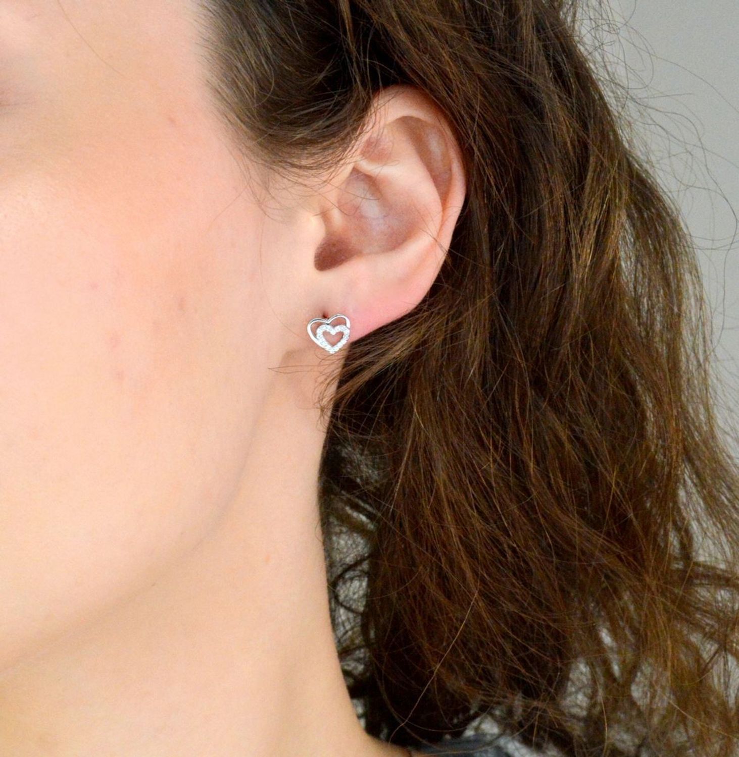 Srebrne kolczyki damskie 925 serduszka z cyrkoniami na sztyft DIA-KLC-12537-925. Srebrne kolczyki damskie. Srebrne kolczyki na sztyft. Kolczyki srebrne damskie. Kolczyki srebrne na prezent.1.jpg