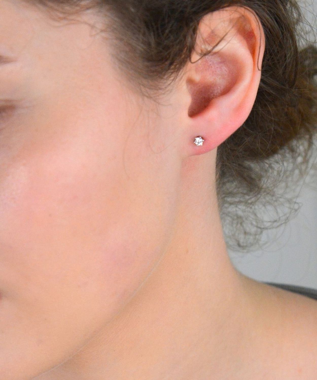 Srebrne kolczyki damskie 925 z cyrkoniami na sztyft DIA-KLC-12546-925. Srebrne kolczyki damskie. Srebrne kolczyki na sztyft. Kolczyki srebrne damskie. 1.jpg