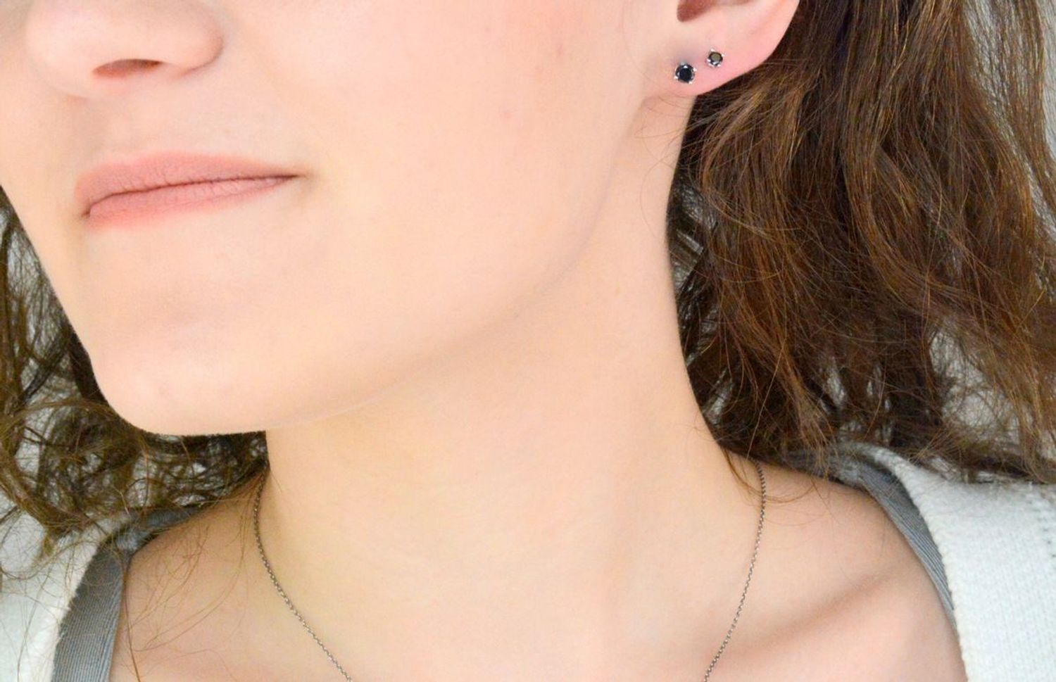 Srebrne kolczyki damskie 925 z czarną cyrkonią na sztyft DIA-KLC-12548-925. Srebrne kolczyki damskie. Srebrne kolczyki na sztyft. Kolczyki srebrne damskie. Kolczyki srebrne na prezent.1.jpg