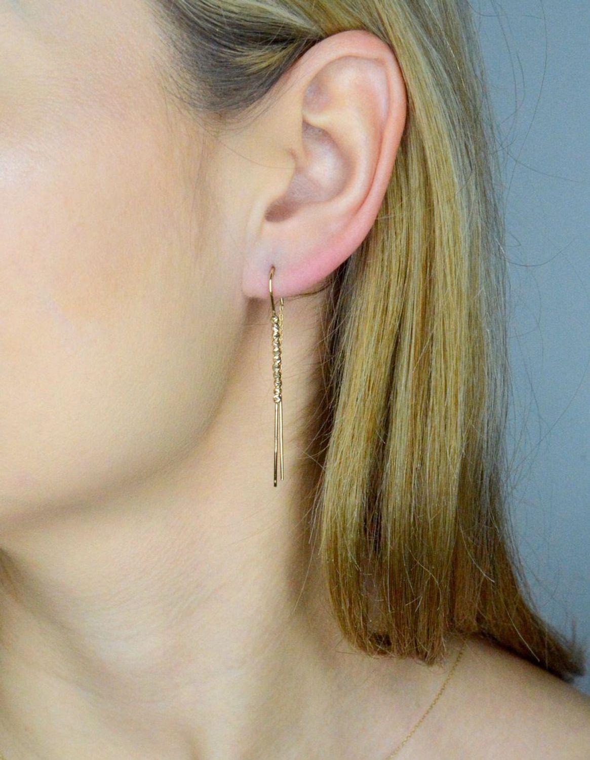 Złote kolczyki damskie 375 przeciągane z grawerowanymi kuleczkami DIA-KLC-12594-375.jpg