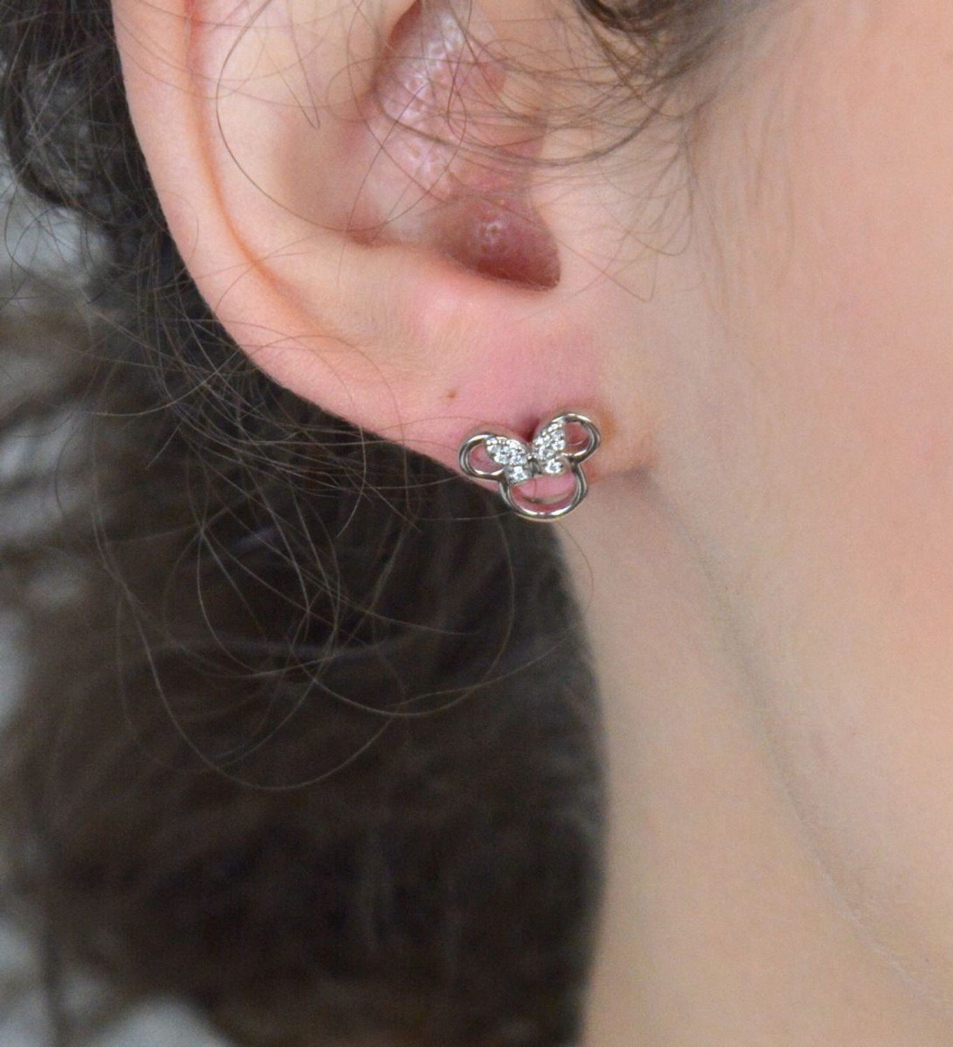 Srebrne kolczyki dziecięce próba 925 sztyfty Myszka Minnie biały motylek z cyrkoniami. Srebrne kolczyki dziecięce próba 925 sztyfty Myszka Minnie z motylkiem ozdobionym cyrkoniami 1.jpg