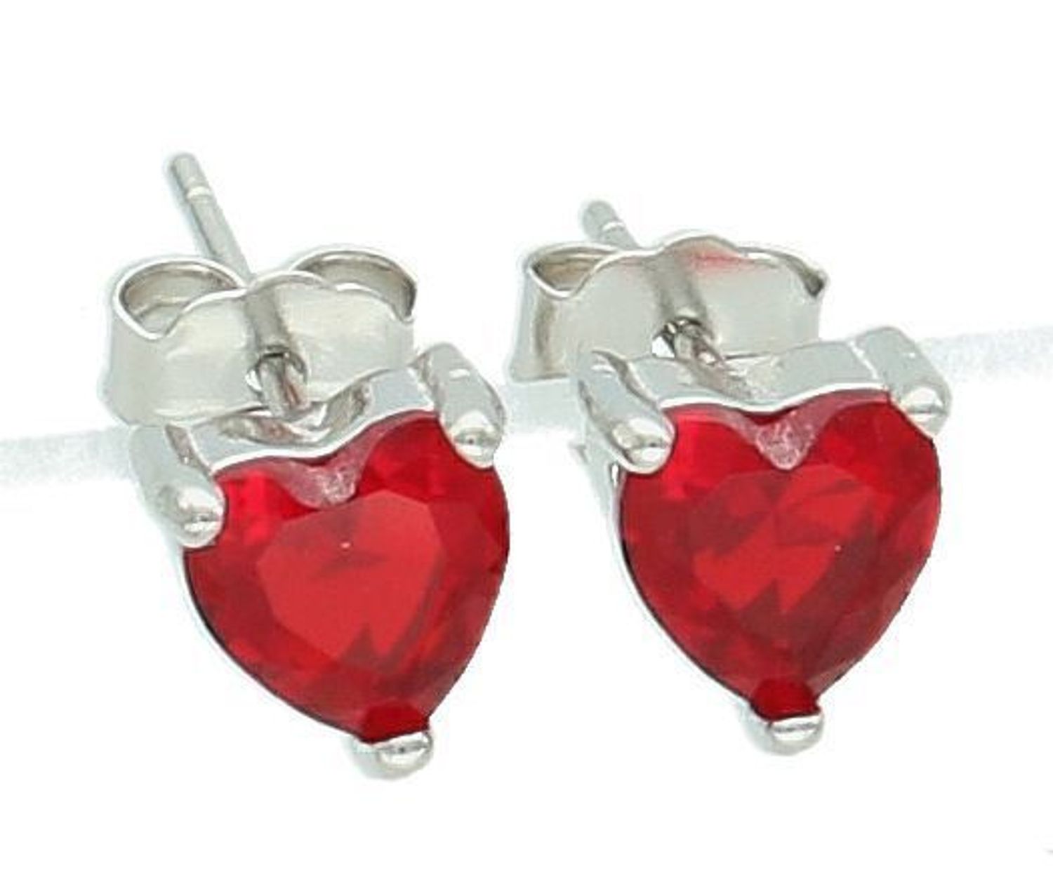Kolczyki srebrne serca z czerwoną cyrkonią próba 925, DIA-KLC-12601-925  to delikatna i urokliwa biżuteria, która doda romantycznego akcentu każdej stylizacji.1.jpg
