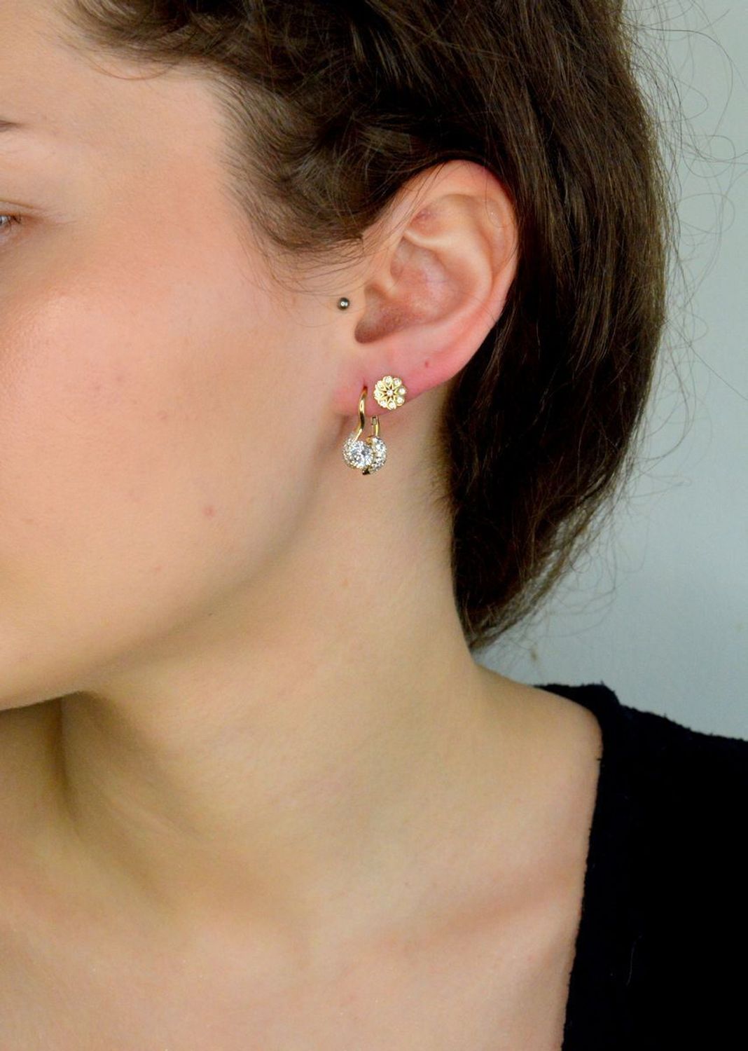 Kolczyki złote wiszące cyrkonie próba 585, DIA-KLC-12622-585 Złote kolczyki zostały wykonane z wysokiej jakości złota próby 585. Złote kolczyki wiszące ozdobione cyrkonią. Kunsztownie wykonane złote 1.jpg