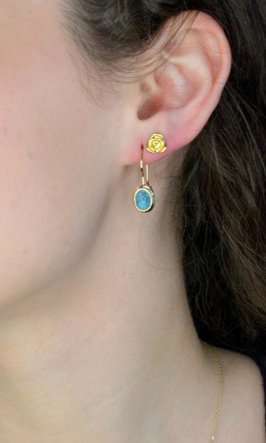 Kolczyki złote wiszące turkus próba 585, DIA-KLC-12668-585 Złote kolczyki zostały ozdobione turkusami. Kunsztownie wykonane złote kolczyki to idealny prezent dla każdej kobiety. Złote kolczyki.jpg