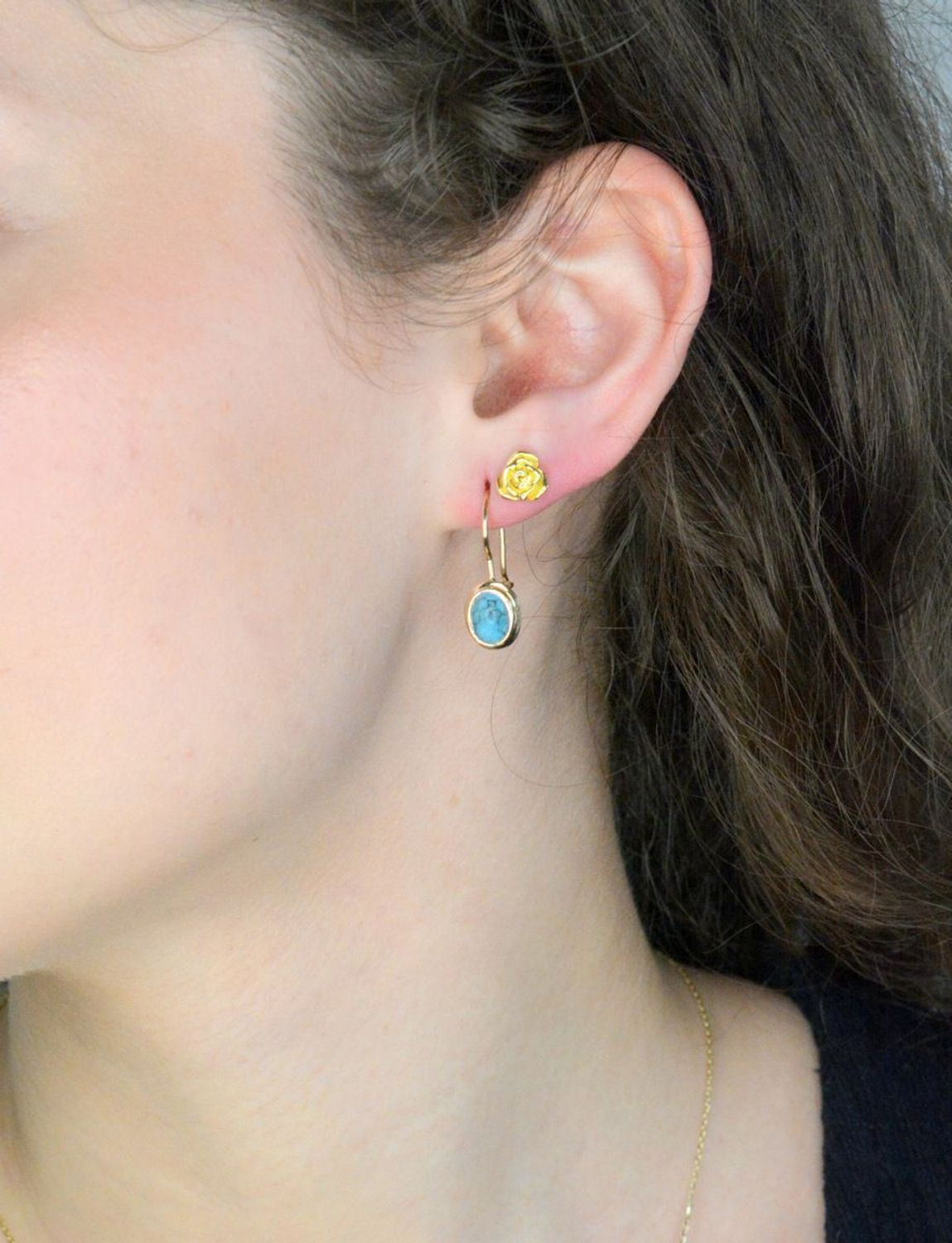 Kolczyki złote wiszące turkus próba 585, DIA-KLC-12668-585 Złote kolczyki zostały ozdobione turkusami. Kunsztownie wykonane złote kolczyki to idealny prezent dla każdej kobiety. Złote kolczyki.jpg