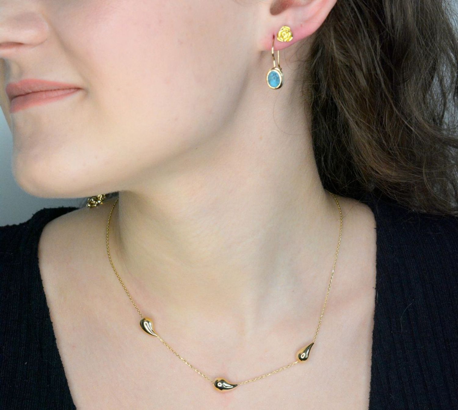 Kolczyki złote wiszące turkus próba 585, DIA-KLC-12668-585 Złote kolczyki zostały ozdobione turkusami. Kunsztownie wykonane złote kolczyki to idealny prezent dla każdej kobiety. Złote kolczyki.jpg