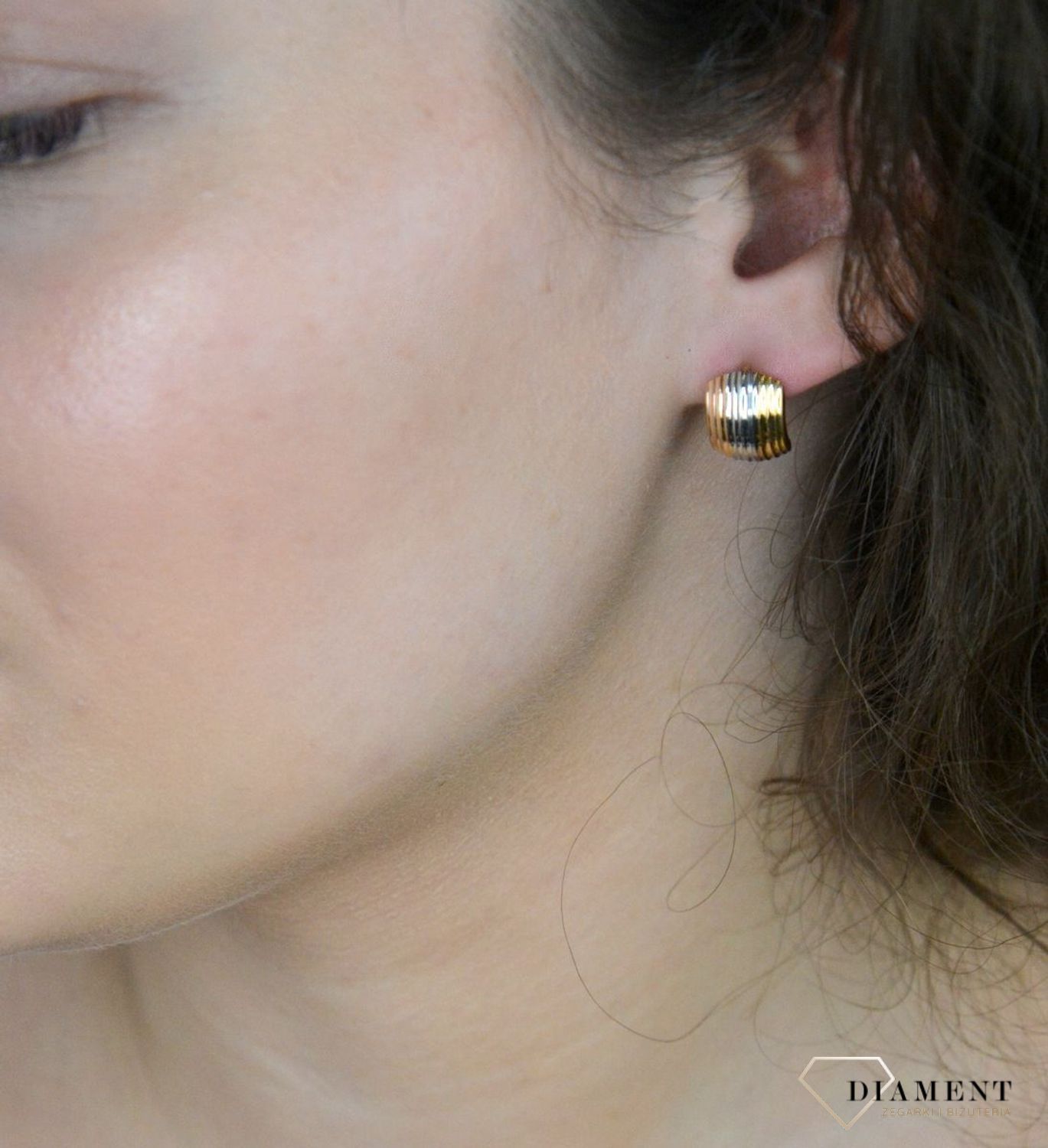Kolczyki zap.ang. trzy kolory złota pr 585, DIA-KLC-1272-585 Eleganckie złote kolczyki w trzech kolorach złota to niezwykle stylowy wybór dla osób ceniących wyjątkowy design. 1.jpg