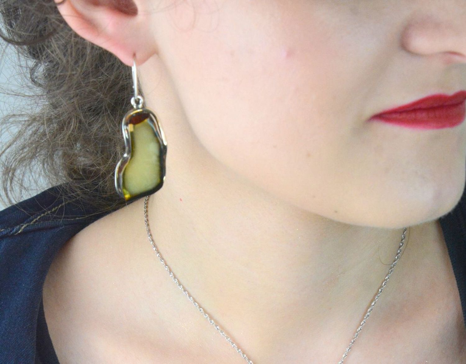 Kolczyki srebrne bursztyn bałtycki pr 925, DIA-KLC-12742-925  Srebrne kolczyki z bursztynem bałtyckim to idealny prezent dla każdej kobiety. Bursztyn to słoneczny klejnot, wyjątkowy, naturalny lubiący1.jpg