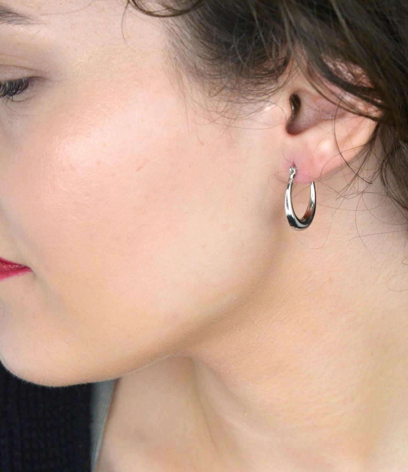 Kolczyki srebrne owalne pr 925, DIA-KLC-12800-925 Srebrne kolczyki zostały wykonane z najwyższej jakości srebra próby 925. Kolczyki owalne, klasyczne o gładkiej 1.jpg