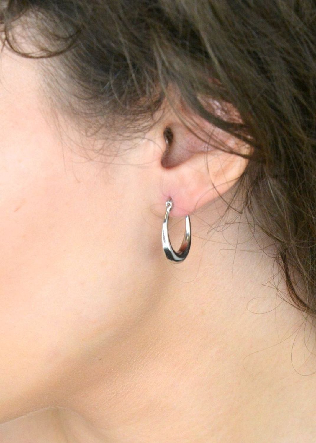 Kolczyki srebrne owalne pr 925, DIA-KLC-12800-925 Srebrne kolczyki zostały wykonane z najwyższej jakości srebra próby 925. Kolczyki owalne, klasyczne o gładkiej 1.jpg