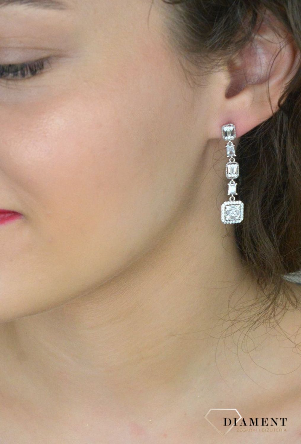 Kolczyki srebrne wiszące z cyrkoniami pr 925, DIA-KLC-12801-925. Srebrne kolczyki wiszące zostały wykonane z najwyższej jakości srebra próby 925, ozdobione białą cyrkonią.1.jpg