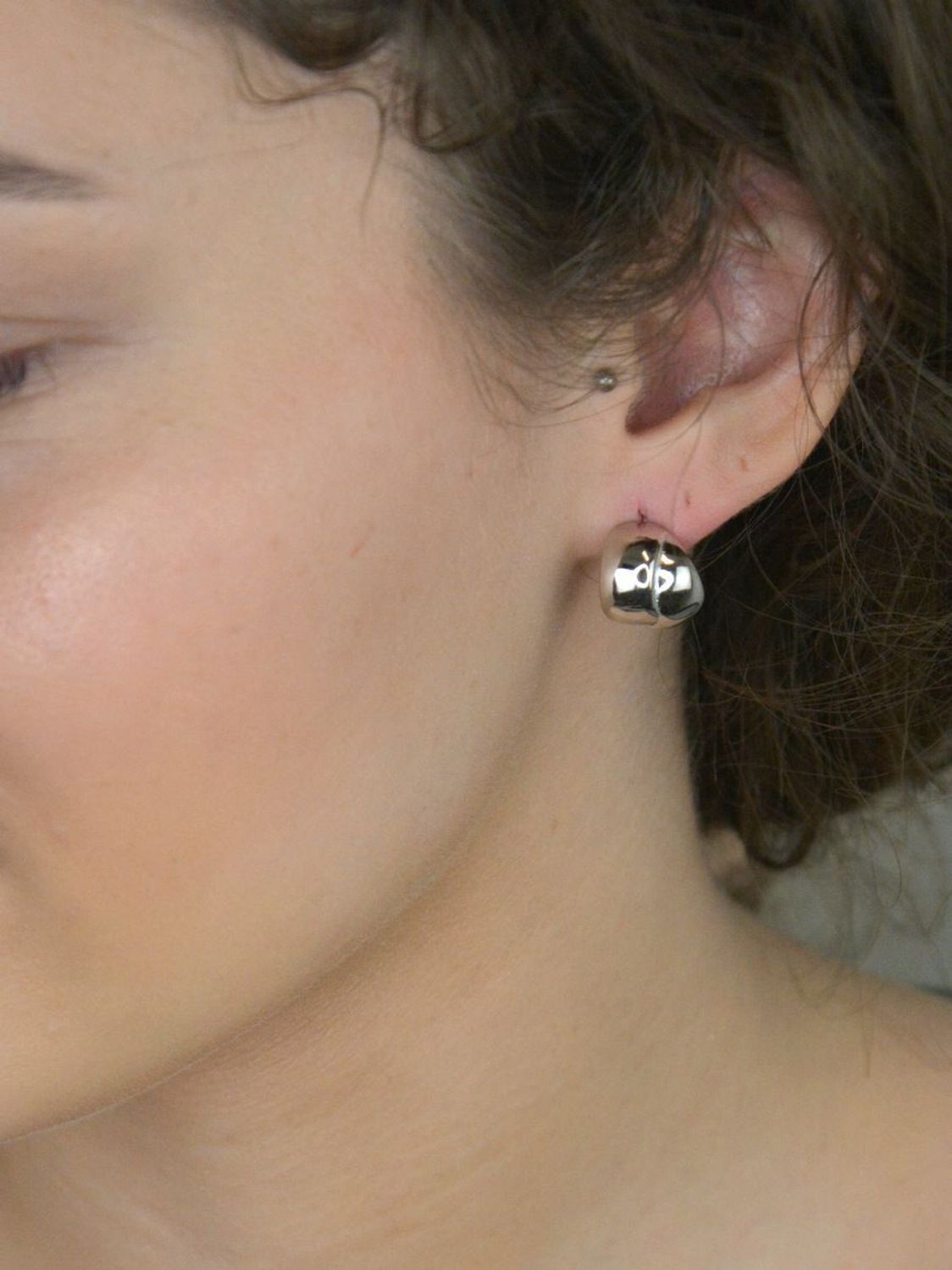 Kolczyki srebrne kółka małe pr 925, DIA-KLC-12803-925 Srebrne kolczyki kółka gładkie zostały wykonane z najwyższej jakości srebra próby 925. 2.jpg