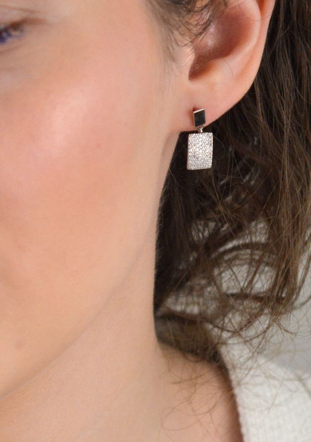 Kolczyki srebrne wiszące blaszki wypełnione cyrkoniami pr 925, DIA-KLC-12808-925 Srebrne kolczyki wiszące blaszki zostały wykonane z najwyższej jakości srebra próby 925, ozdobione cyrkonią. 1.jpg