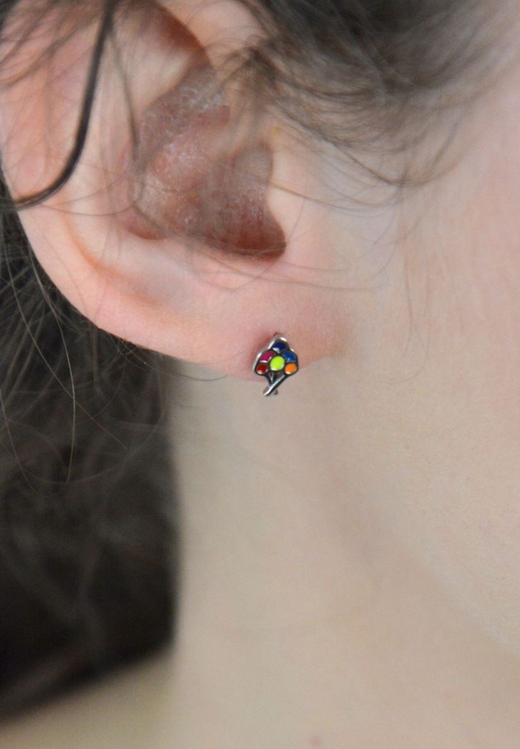 Kolczyki srebrne dziewczęce kolorowe baloniki próba 925, DIA-KLC-12810-925 Urocze kolczyki w kształcie kolorowych baloników z emalią to idealna propozycja dla małych miłośniczek biżuterii!1.jpg