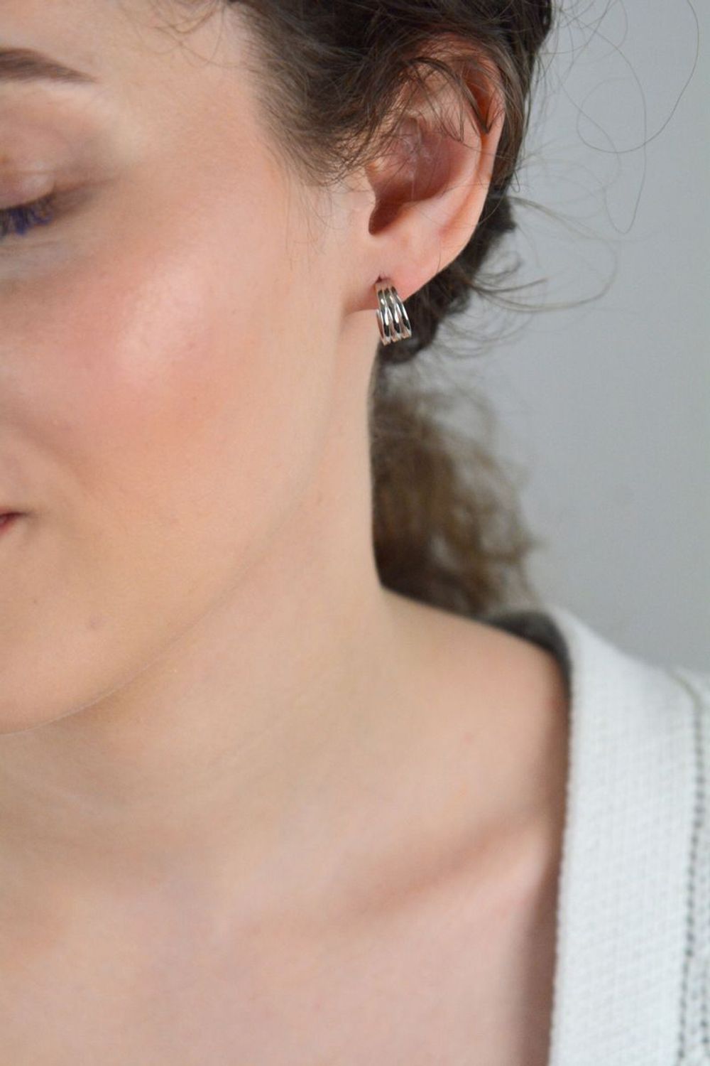 Kolczyki srebrne kółeczka trzy elementy próba 925, DIA-KLC-12813-925 Unikalne kolczyki w formie trzech połączonych kółeczek to nowoczesna odsłona 1.jpg