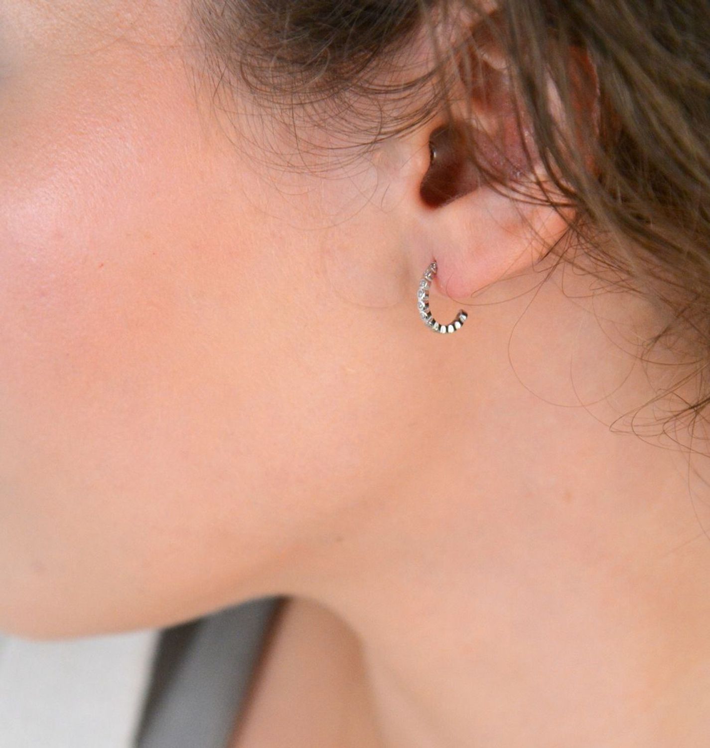 Kolczyki srebrna próba 925, z cyrkoniami DIA-KLC-12818-925 Elegancja w minimalistycznym wydaniu – srebrne kolczyki z cyrkoniami, 1.jpg