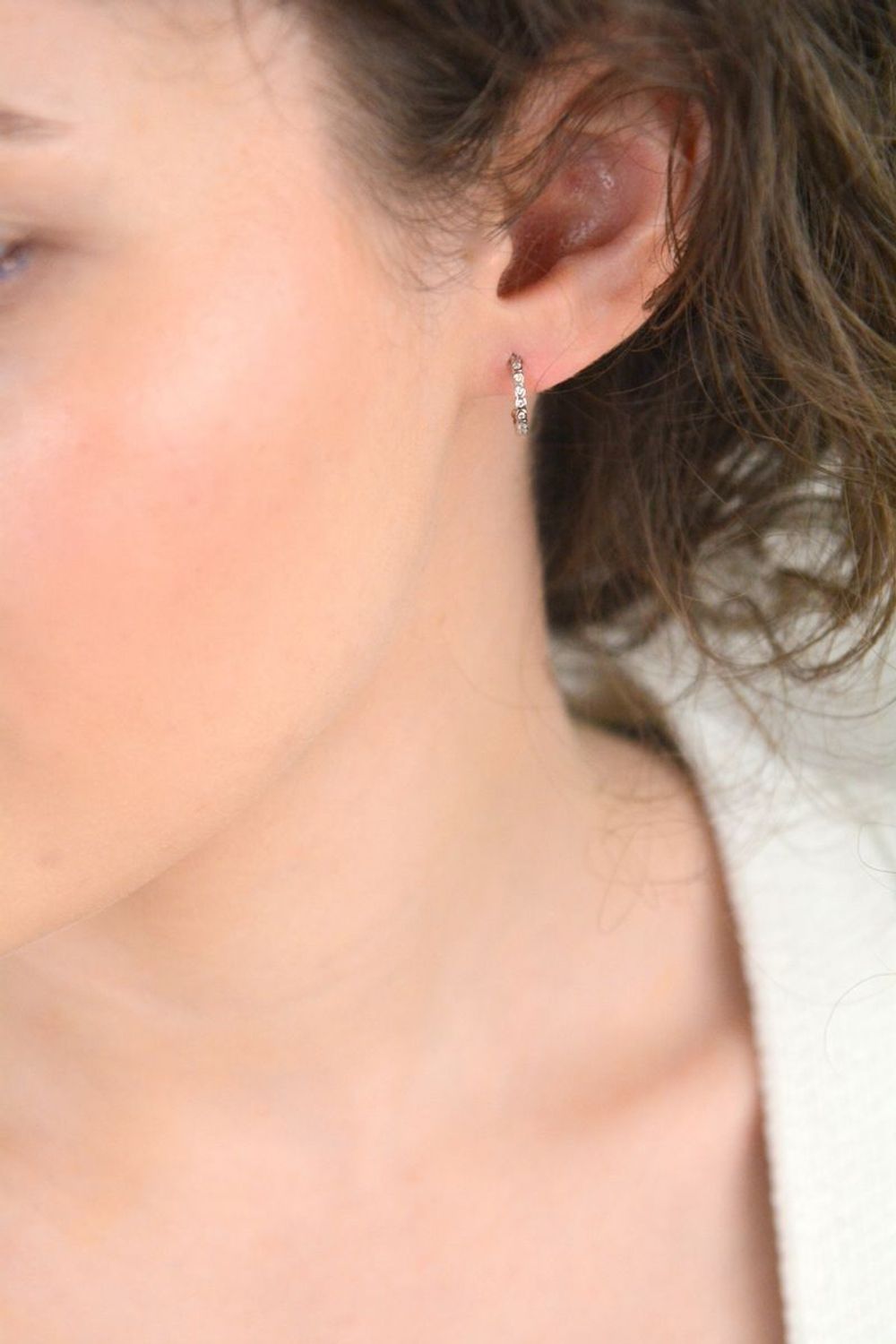 Kolczyki srebrna próba 925, z cyrkoniami DIA-KLC-12818-925 Elegancja w minimalistycznym wydaniu – srebrne kolczyki z cyrkoniami, 1.jpg