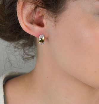 Kolczyki złote zap.ang. zdobione białym złotem pr 585, DIA-KLC-1282-585 Złote kolczyki zdobione białym złotem – elegancja w każdym detalu. Wyjątkowe kolczyki wykonane z wysokiej jakości złota (2).JPG
