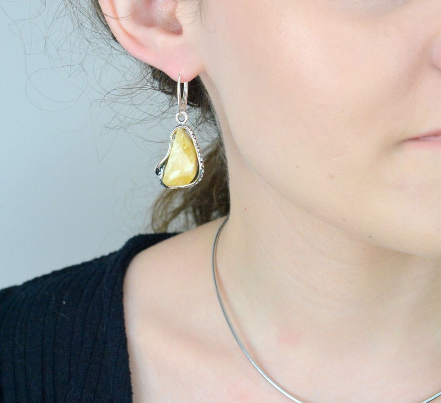 Kolczyki srebrne bursztyn bałtycki żółty pr 925, DIA-KLC-12864-925 Srebrne kolczyki zostały wykonane z najwyższej jakości srebra próby 925. 1.jpg