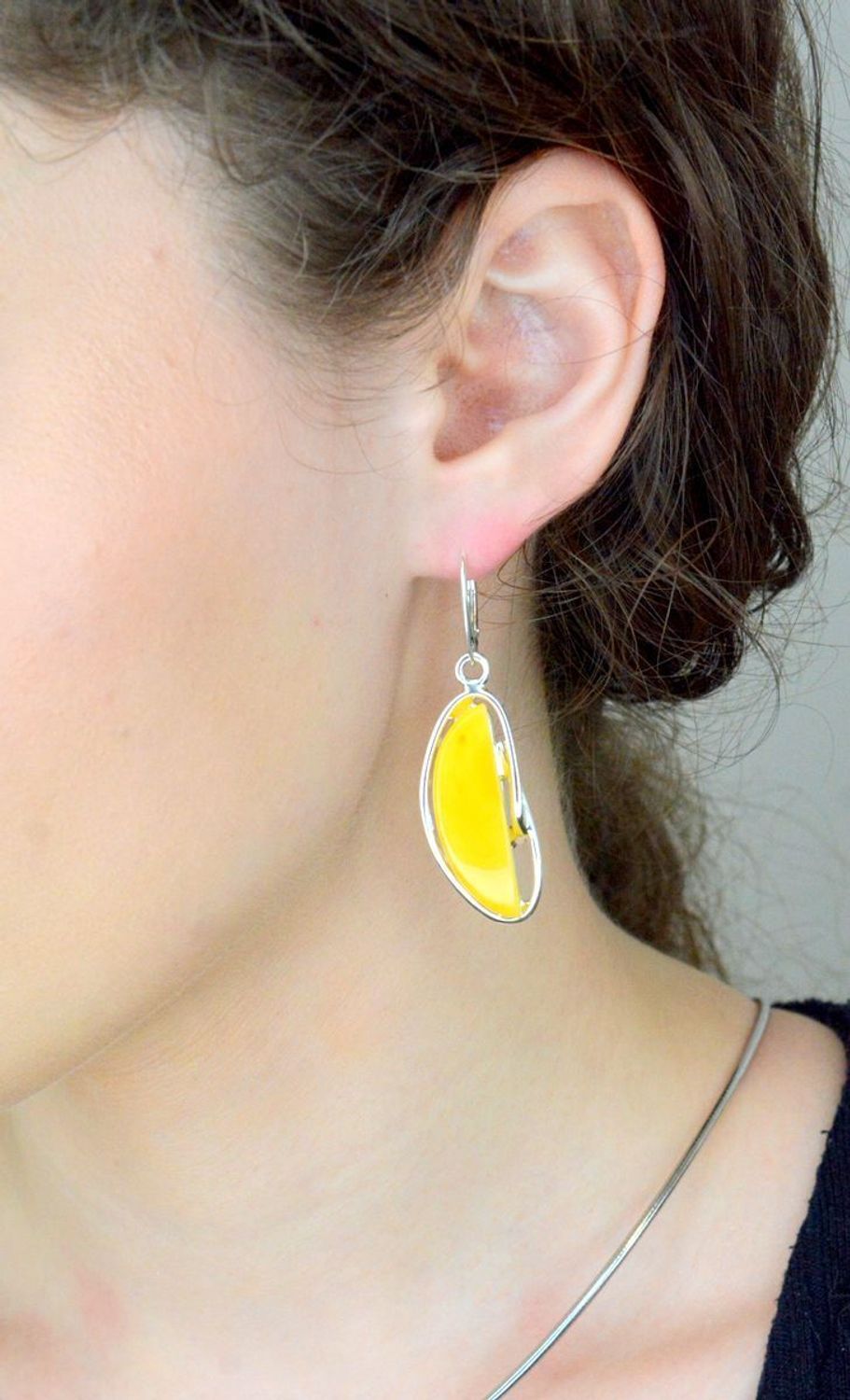 Kolczyki srebrne wiszące bursztyn bałtycki pr 925, DIA-KLC-12866-925 srebrne kolczyki zostały wykonane z najwyższej jakości srebra próby 925. Kolczyki zostały starannie ozdobione bursztynem bałtyckim1.jpg