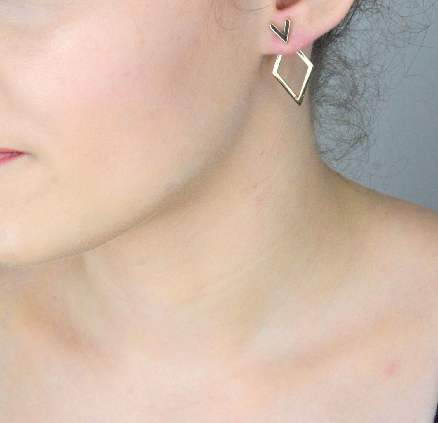 Kolczyki damskie romby geometryczne pr 585, DIA-KLC-12899-585  Złote kolczyki zostały wykonane z wysokiej jakości złota próby 585. 1.jpg