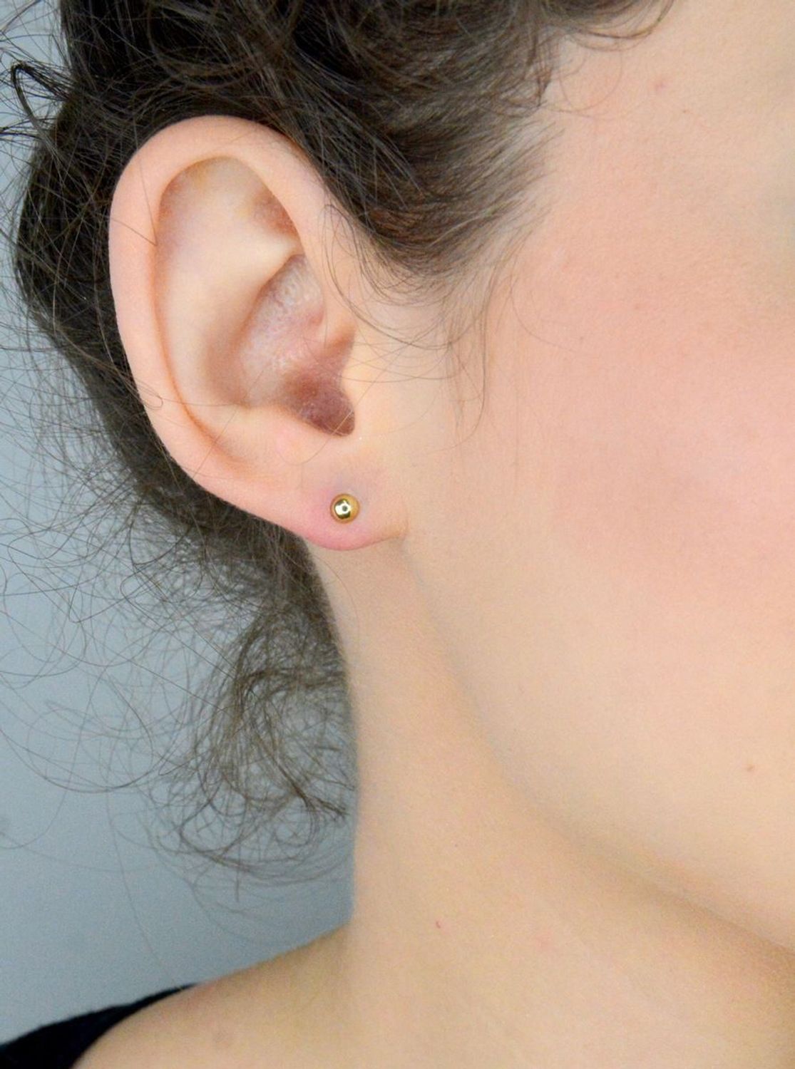 Kolczyki złote małe kuleczki gładkie pr 585, DIA-KLC-12905-585 stylowe kolczyki wykonane z wysokiej jakości złota próby 585. Kolczyki mają kształt gładkich kuleczek.1.jpg