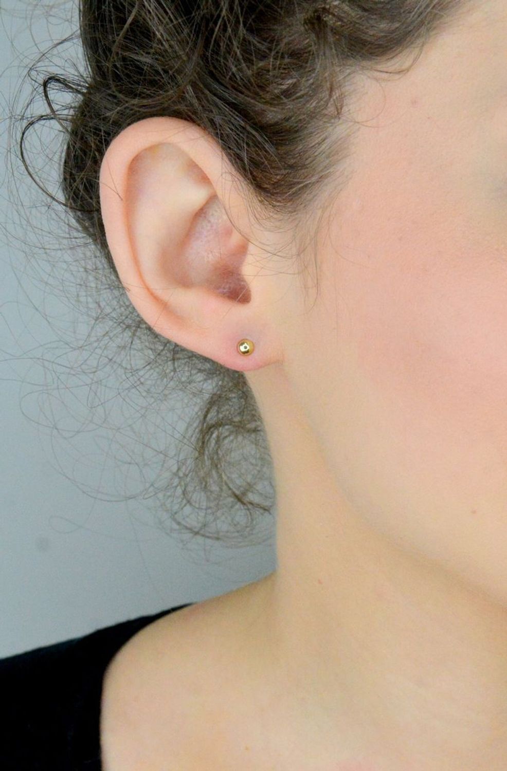 Kolczyki złote małe kuleczki gładkie pr 585, DIA-KLC-12905-585 stylowe kolczyki wykonane z wysokiej jakości złota próby 585. Kolczyki mają kształt gładkich kuleczek.1.jpg