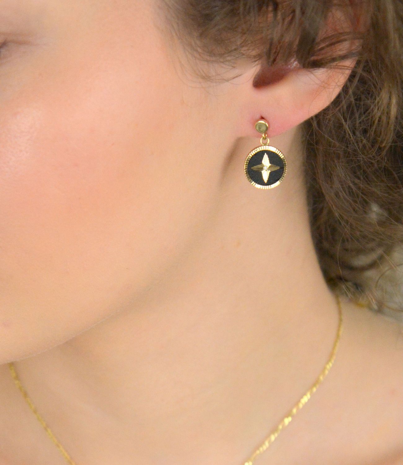 Kolczyki złote wiszące pełne kółeczka próba 585, DIA-KLC-12927-585  to wyjątkowy i elegancki dodatek do każdej stylizacji. Wykonane z wysokiej jakości złota próby 585 1.jpg