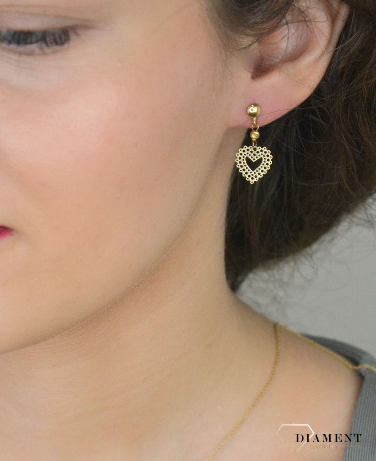 Złote kolczyki wiszące ażurowe serca próba 585, DIA-KLC-12961-585. Wykonane z wysokiej jakości złota próby 585, łączą lekkość i delikatność z klasycznym stylem (2).jpg