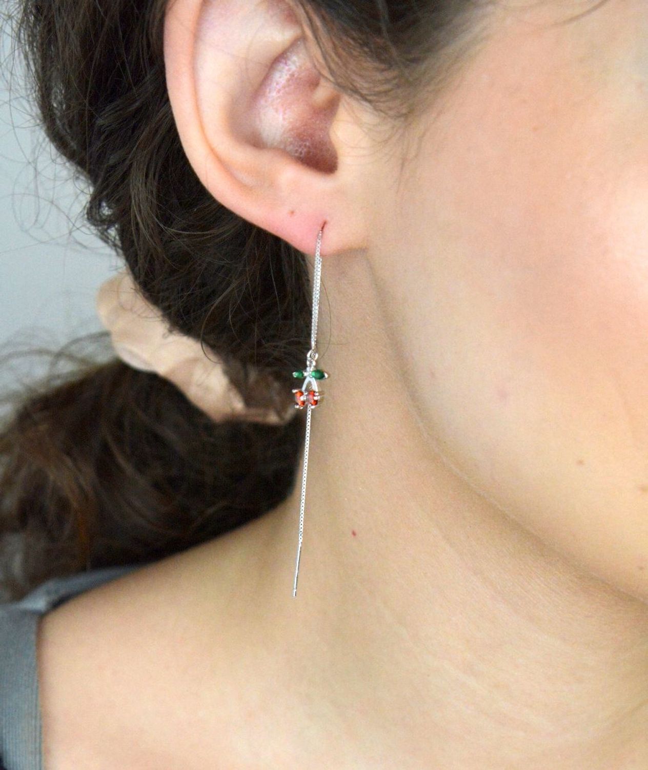 Kolczyki srebrne przeciągane wisienki próba 925, DIA-KLC-12963-925 Kolczyki przeciągane wykonane ze srebra próby 925, pokryte rodem, co zapewnia im dodatkową trwałość i piękny, połyskujący 1.jpg