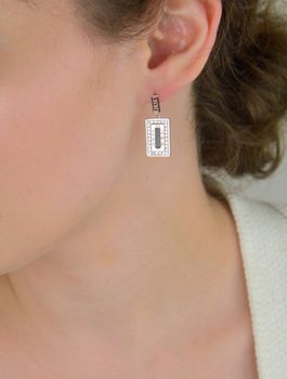 Kolczyki srebrne 925 w kształcie prostokąta z cyrkoniami i czarną emalią. Długość 2,7 cm, szerokość 1,1 cm, waga 5,30 g, zapięcie na sztyft. Styl i elegancja w nowoczesnym wydaniu (5).JPG