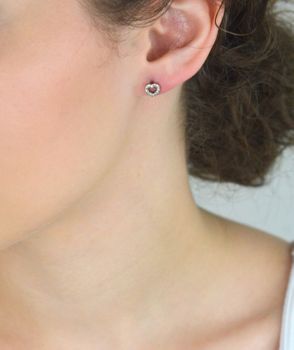 Srebrne kolczyki damskie próba 925 w kształcie serduszek, zdobione cyrkoniami, zapięcie na sztyft, wielkość 6 mm. Elegancka biżuteria na każdą okazję (4).JPG