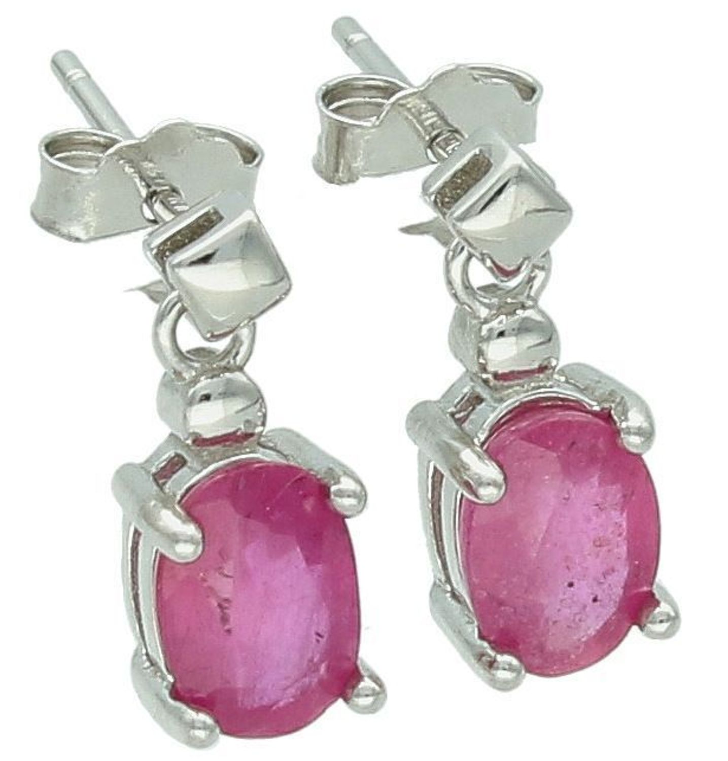 Srebrne kolczyki próby 925 z owalnymi rubinami – model DIA-KLC-13076-925. Delikatne, wiszące kolczyki na sztyft, idealne na prezent i wyjątkowe okazje.1.jpg