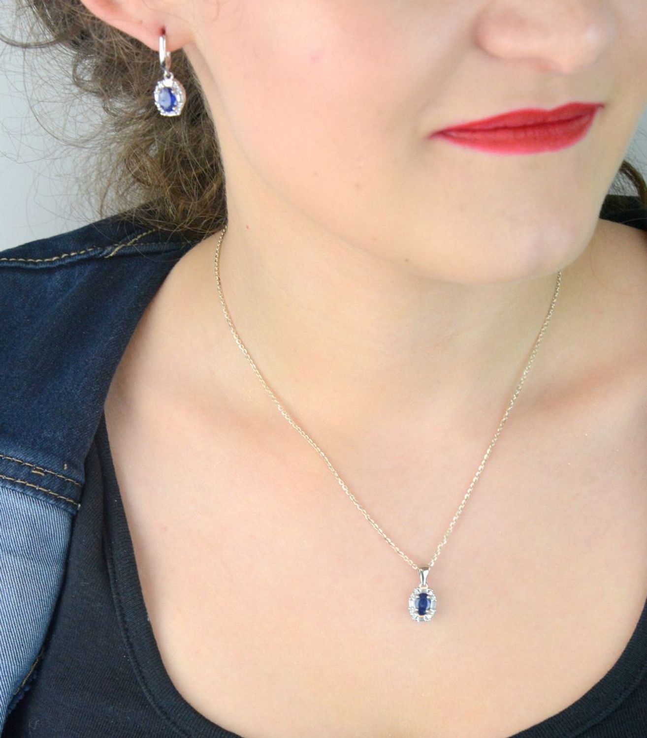 Srebrne kolczyki próby 925 z owalnymi szafirami i cyrkoniami. Model DIA-KLC-13082-925 z angielskim zapięciem – elegancja i kobiecy blask w wyjątkowej oprawie.1.jpg