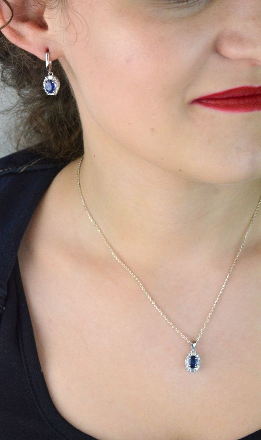 Srebrne kolczyki próby 925 z owalnymi szafirami i cyrkoniami. Model DIA-KLC-13082-925 z angielskim zapięciem – elegancja i kobiecy blask w wyjątkowej oprawie.1.jpg