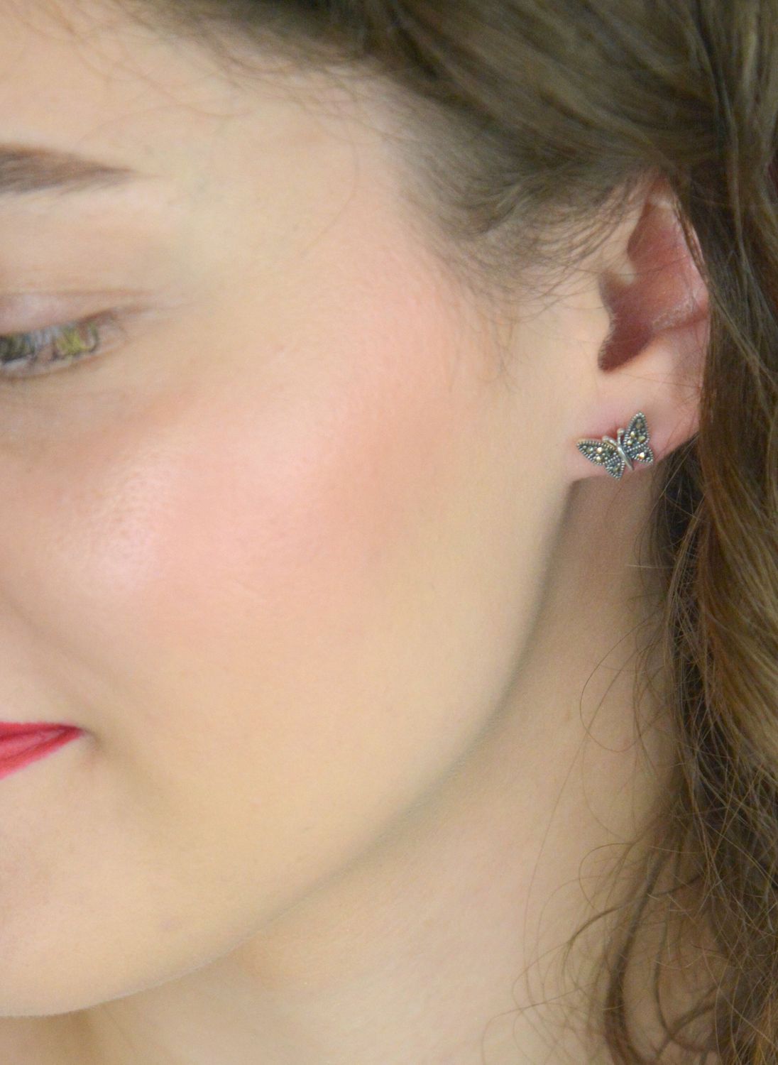 Srebrne kolczyki damskie motylki z markazytami  Próba 925  Na sztyft  1,0 cm  DIA-KLC-13129-925.jpg