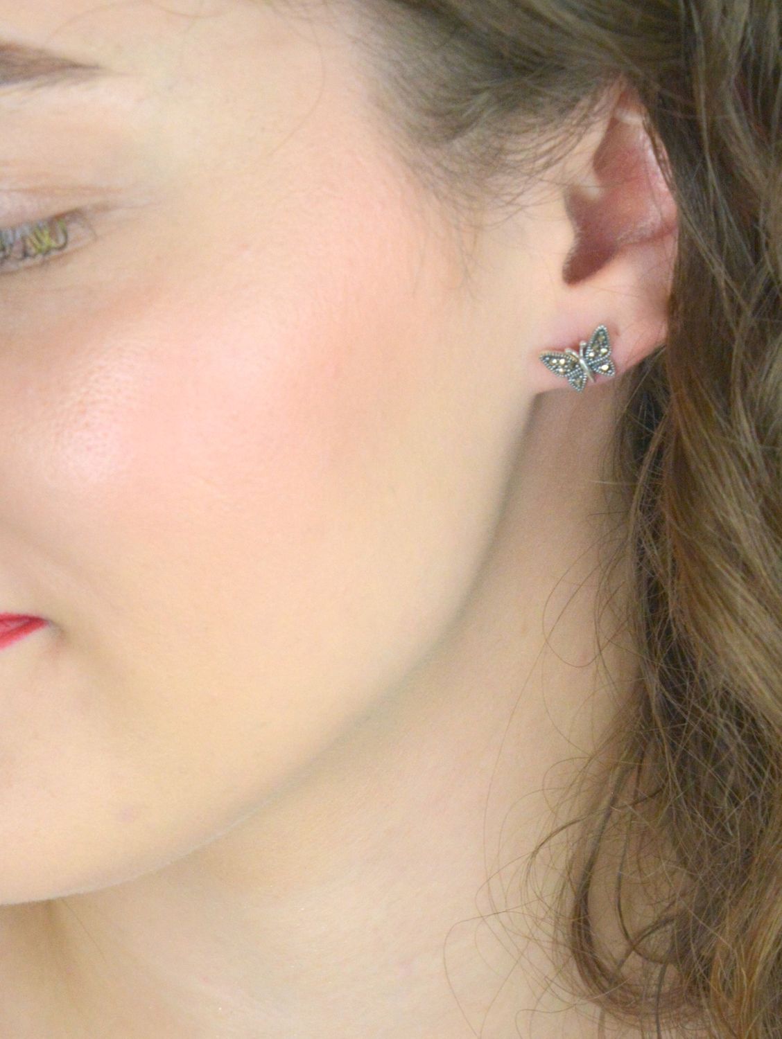 Srebrne kolczyki damskie motylki z markazytami  Próba 925  Na sztyft  1,0 cm  DIA-KLC-13129-925.jpg