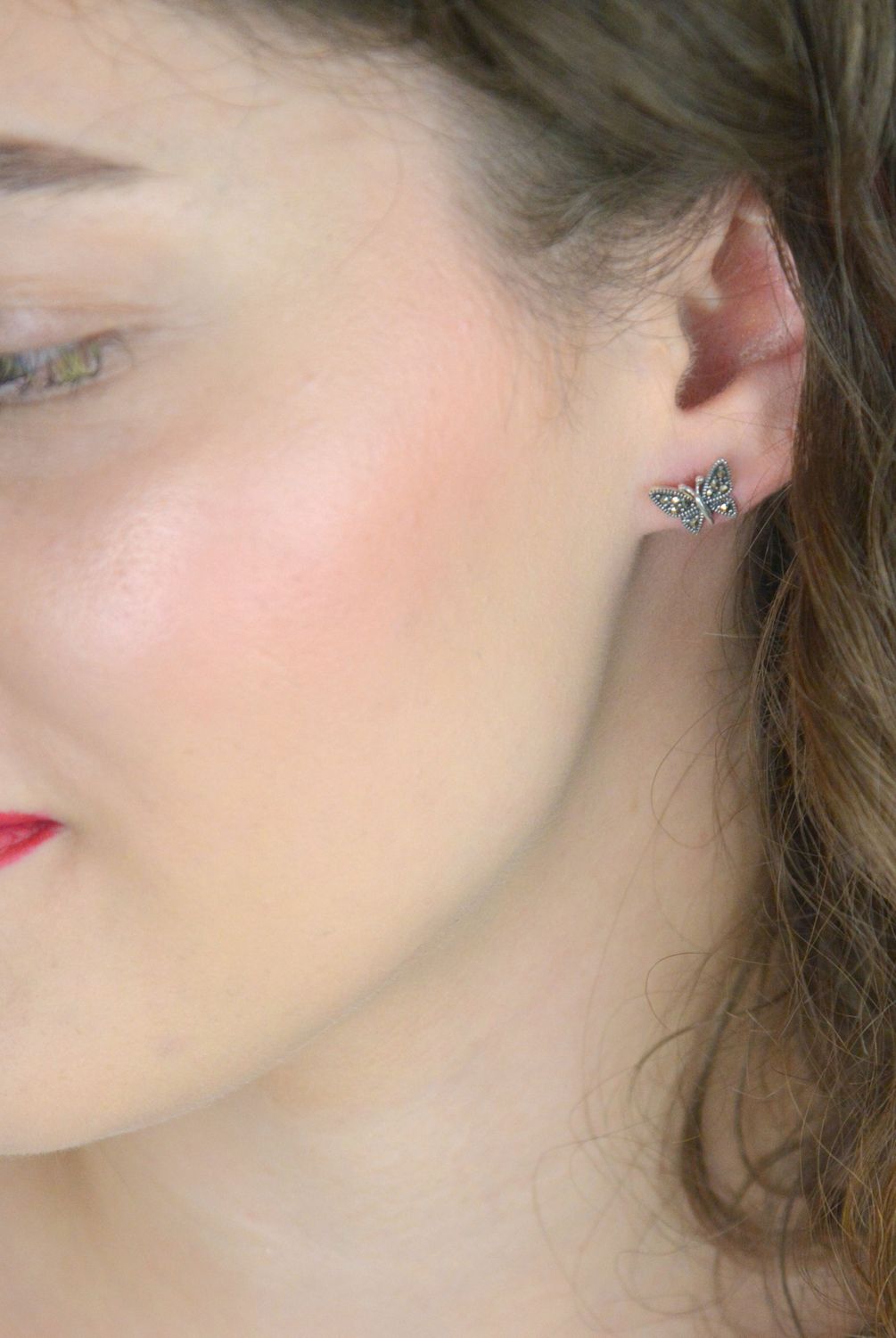 Srebrne kolczyki damskie motylki z markazytami  Próba 925  Na sztyft  1,0 cm  DIA-KLC-13129-925.jpg