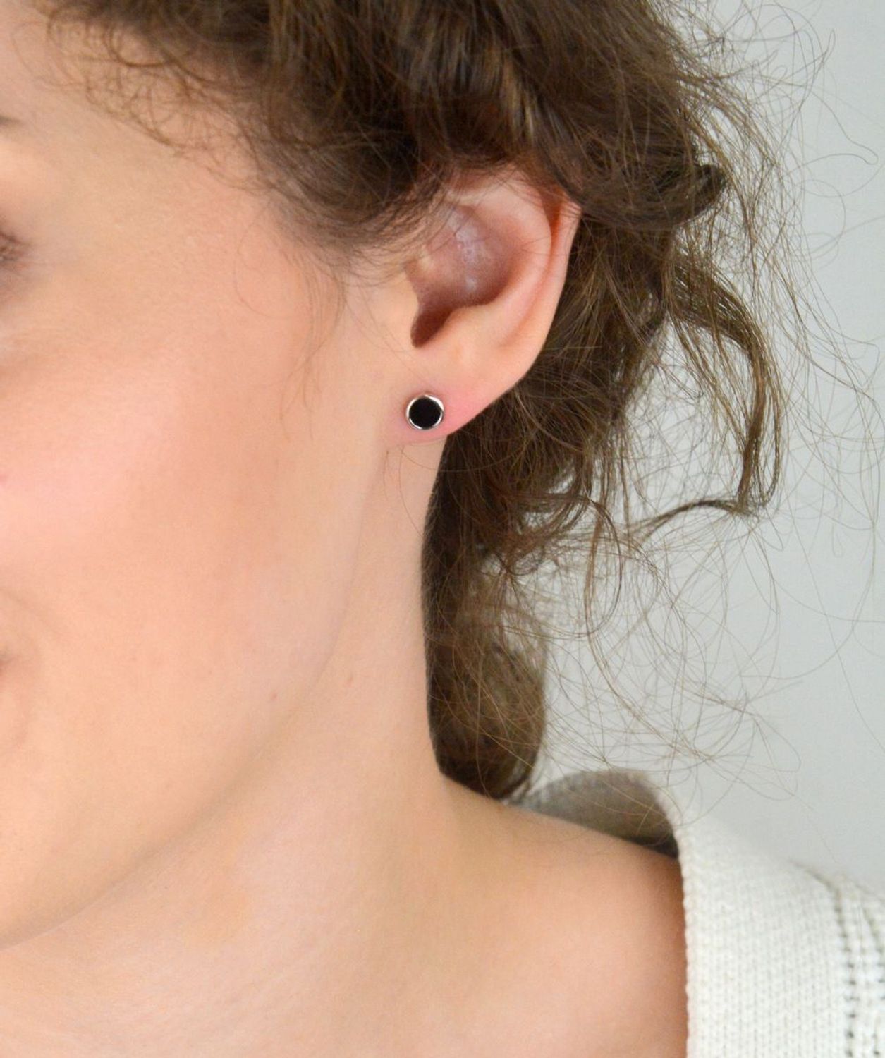 Srebrne kolczyki damskie z onyksem 6 mm  Okrągłe  Próba 925  Na sztyft  DIA-KLC-13134-925.jpg