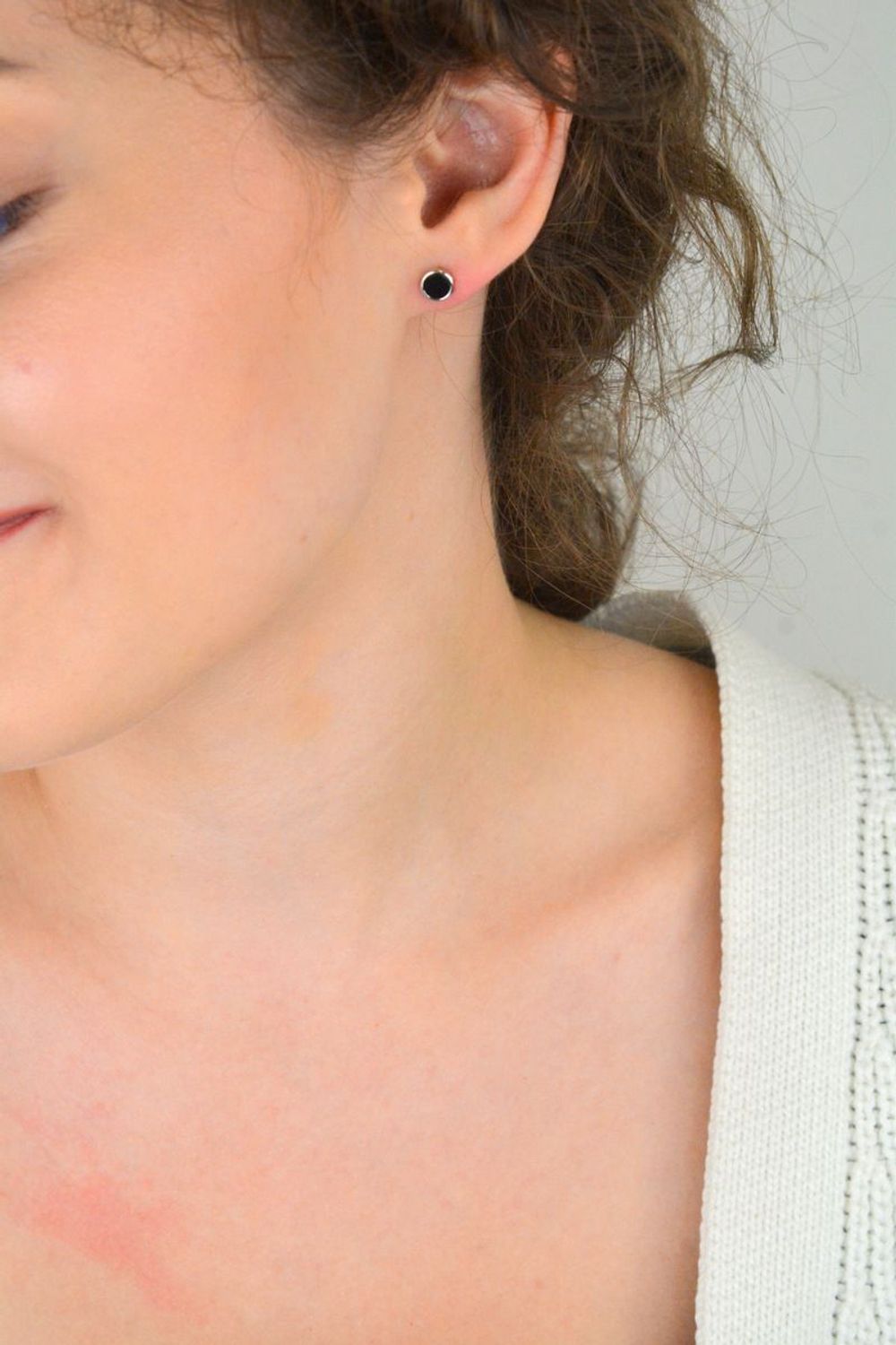 Srebrne kolczyki damskie z onyksem 6 mm  Okrągłe  Próba 925  Na sztyft  DIA-KLC-13134-925.jpg