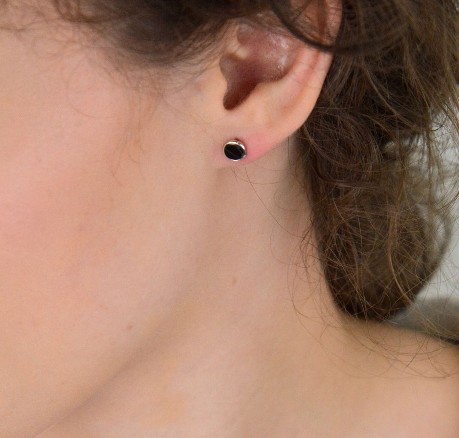 Srebrne kolczyki damskie z onyksem 6 mm  Okrągłe  Próba 925  Na sztyft  DIA-KLC-13134-925.jpg