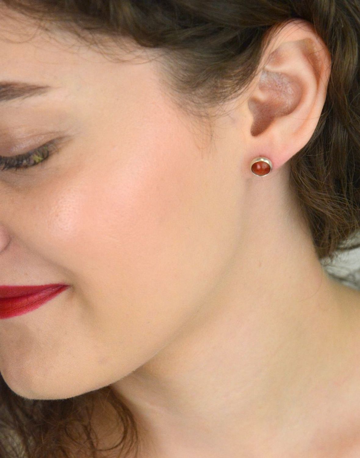 Kolczyki damskie srebrne DIA-KLC-13141-925 – z naturalnym koralowcem, próba 925, szerokość 9 mm, waga 1,90 g, zapięcie na sztyft.1.jpg