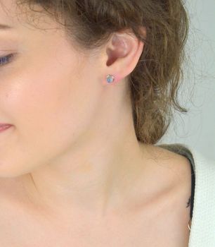 Kolczyki srebrne damskie DIA-KLC-13142-925 z naturalnym labradorytem, próba 925, wielkość 6 mm, waga 0,90 g, zapięcie na sztyft. Eleganckie, lekkie i uniwersalne (1).JPG