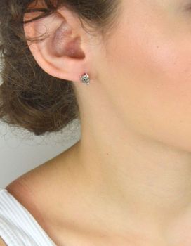 Kolczyki srebrne dziecięce i damskie DIA-KLC-13151-925 z motywem sowy, próba 925, wymiary 9x5 mm, waga 0,90 g, zapięcie na sztyft. Uroczy dodatek dla każdej wieku (1).JPG