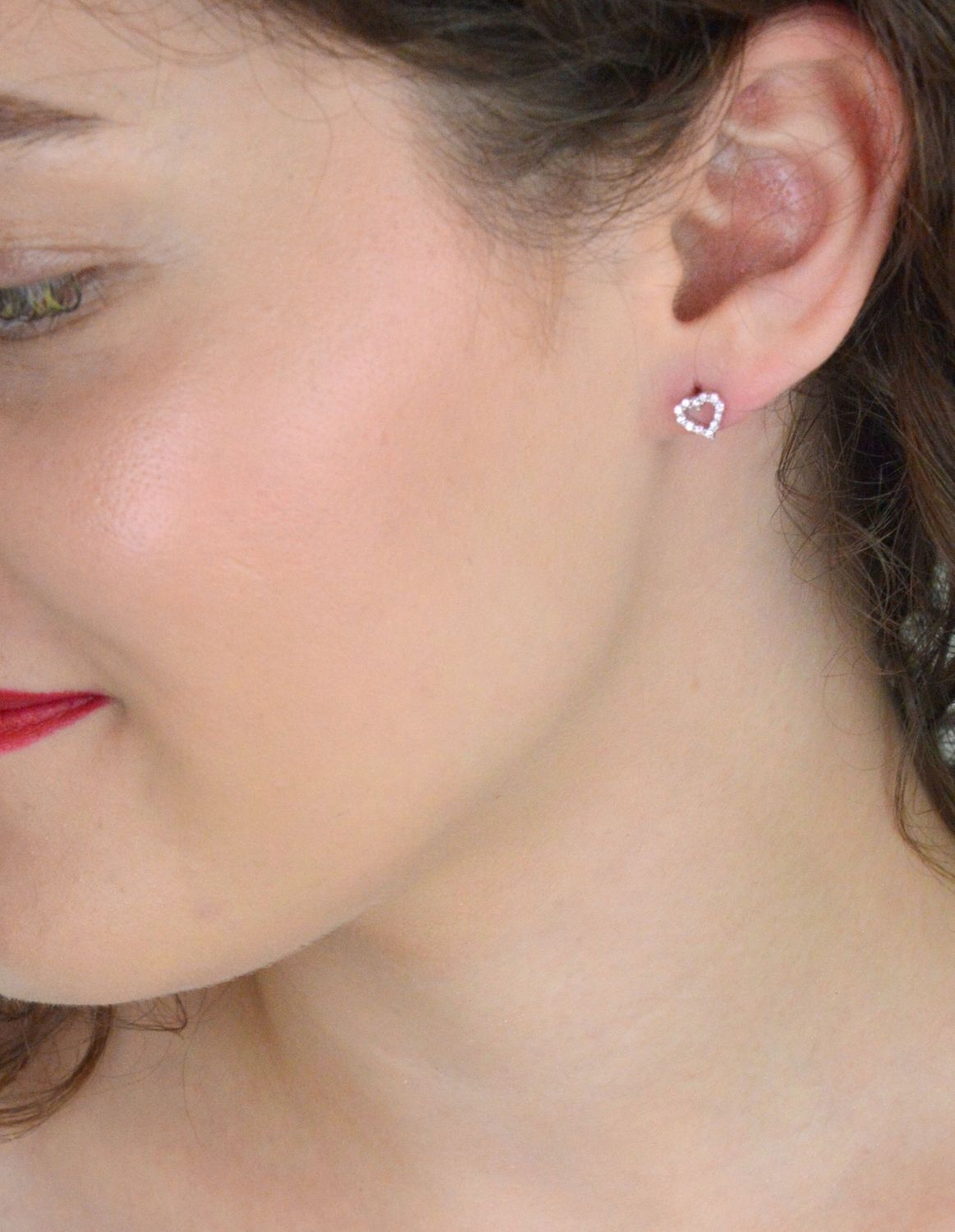 Kolczyki srebrne dziewczęce w kształcie serca z różową cyrkonią – model DIA-KLC-13153-925. Próba 925, 0,80 g, wymiary 6 mm, zapięcie na sztyft. Idealny prezent dla dziewczynki.1.jpg