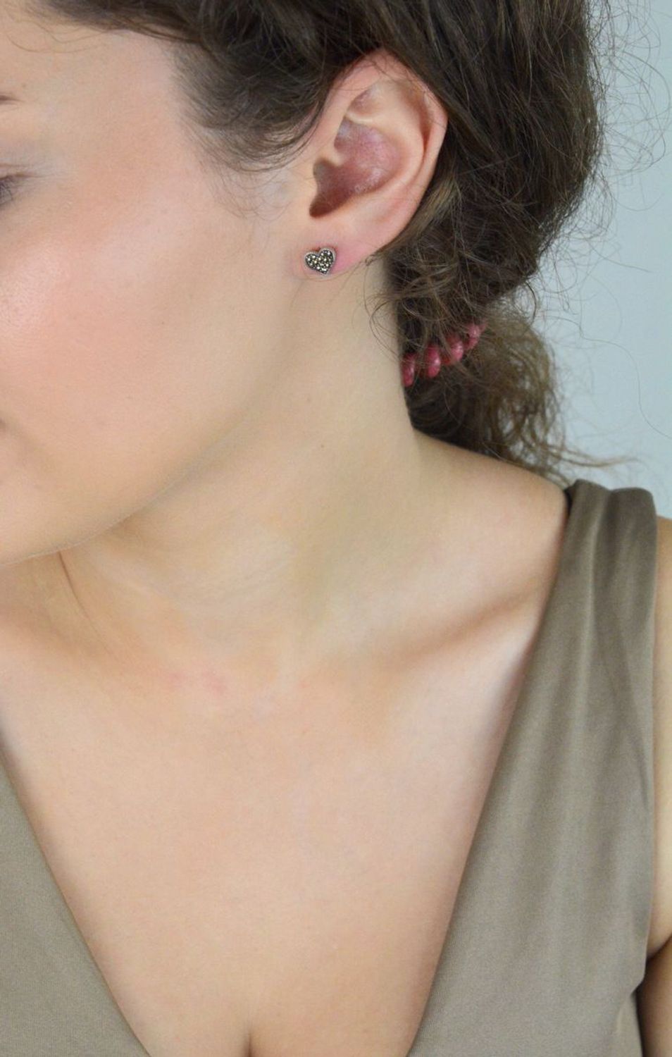 Srebrne kolczyki damskie serca z markazytami  Próba 925  Na sztyft  8 mm  DIA-KLC-13162-925.jpg