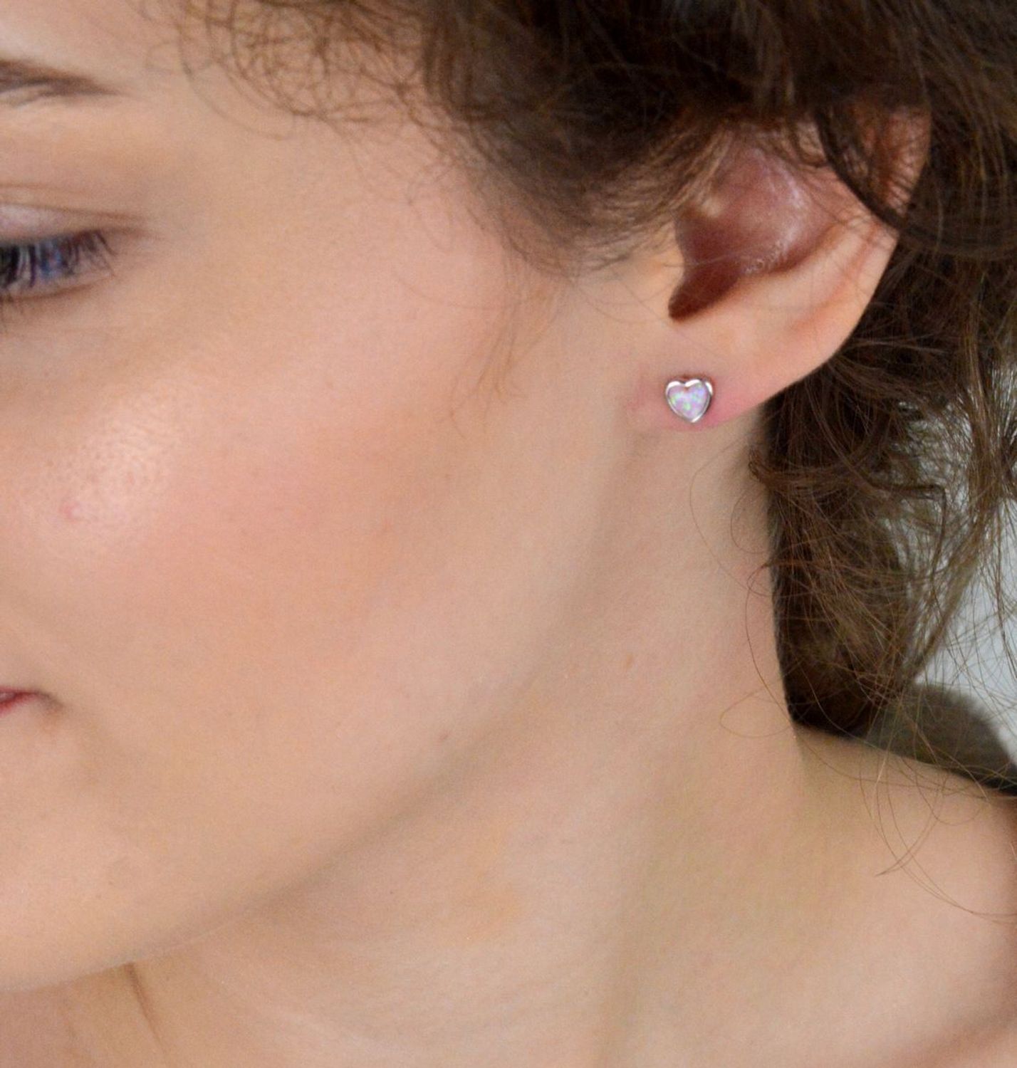 Kolczyki damskie srebrne DIA-KLC-13172-925 – serca z różowym opalem syntetycznym, próba 925, waga 0,90 g, wielkość 5 mm, zapięcie na sztyft. Idealne na prezent.1.jpg