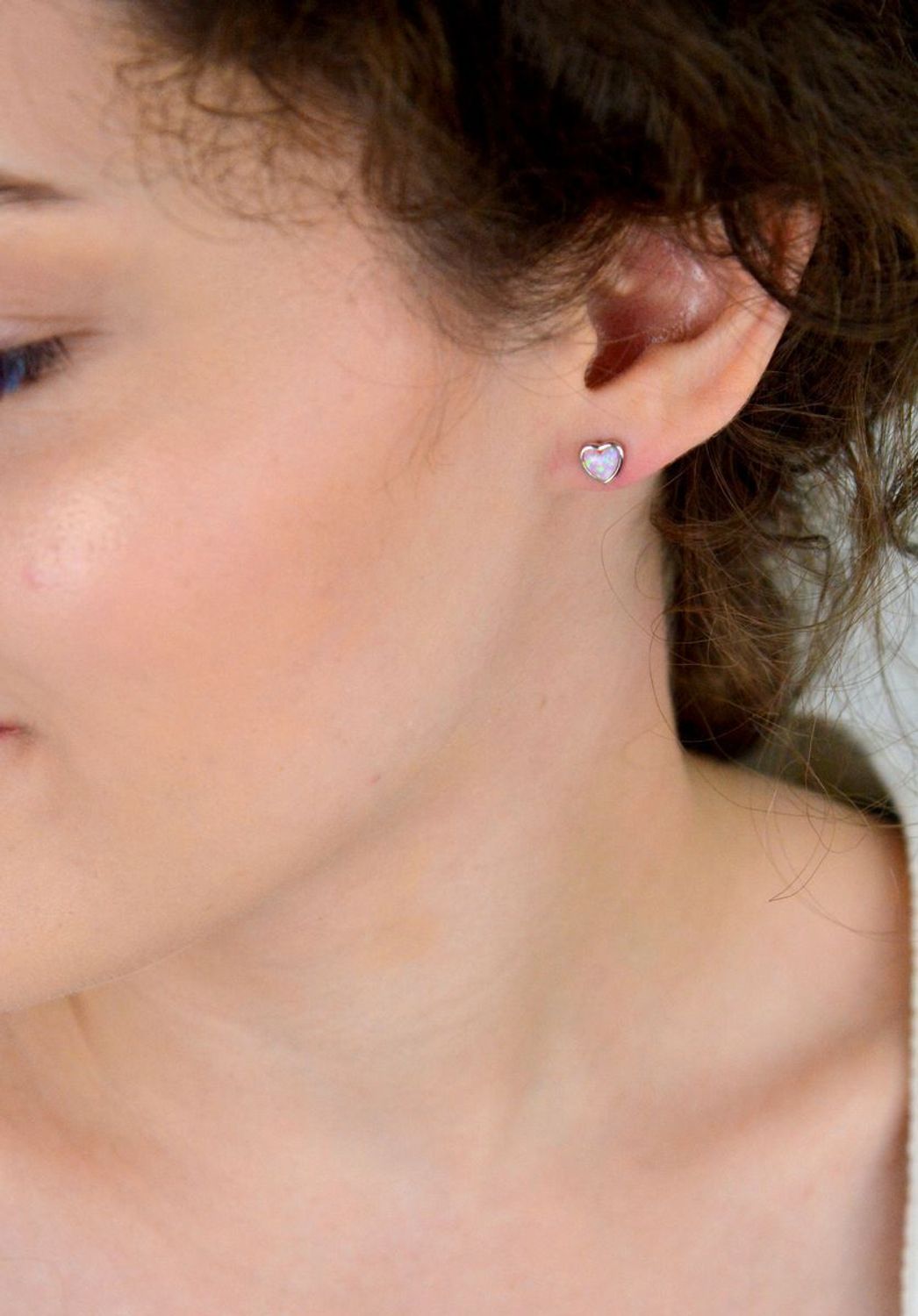 Kolczyki damskie srebrne DIA-KLC-13172-925 – serca z różowym opalem syntetycznym, próba 925, waga 0,90 g, wielkość 5 mm, zapięcie na sztyft. Idealne na prezent.1.jpg