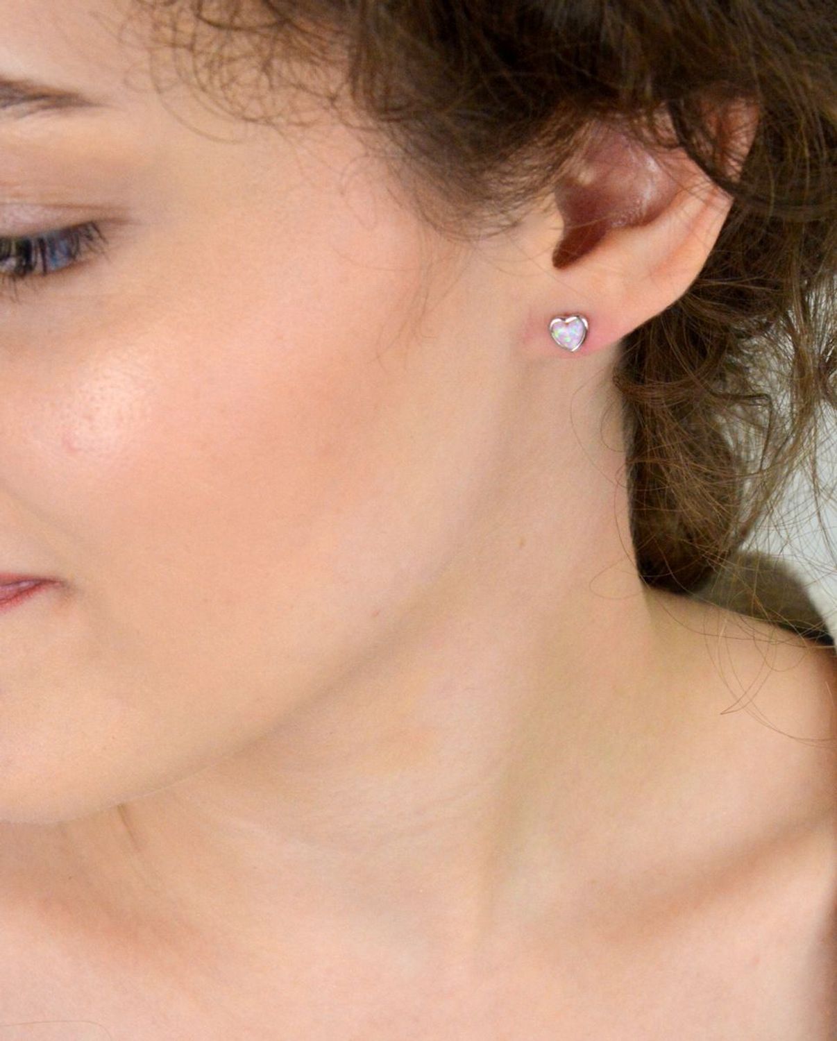 Kolczyki damskie srebrne DIA-KLC-13172-925 – serca z różowym opalem syntetycznym, próba 925, waga 0,90 g, wielkość 5 mm, zapięcie na sztyft. Idealne na prezent.1.jpg