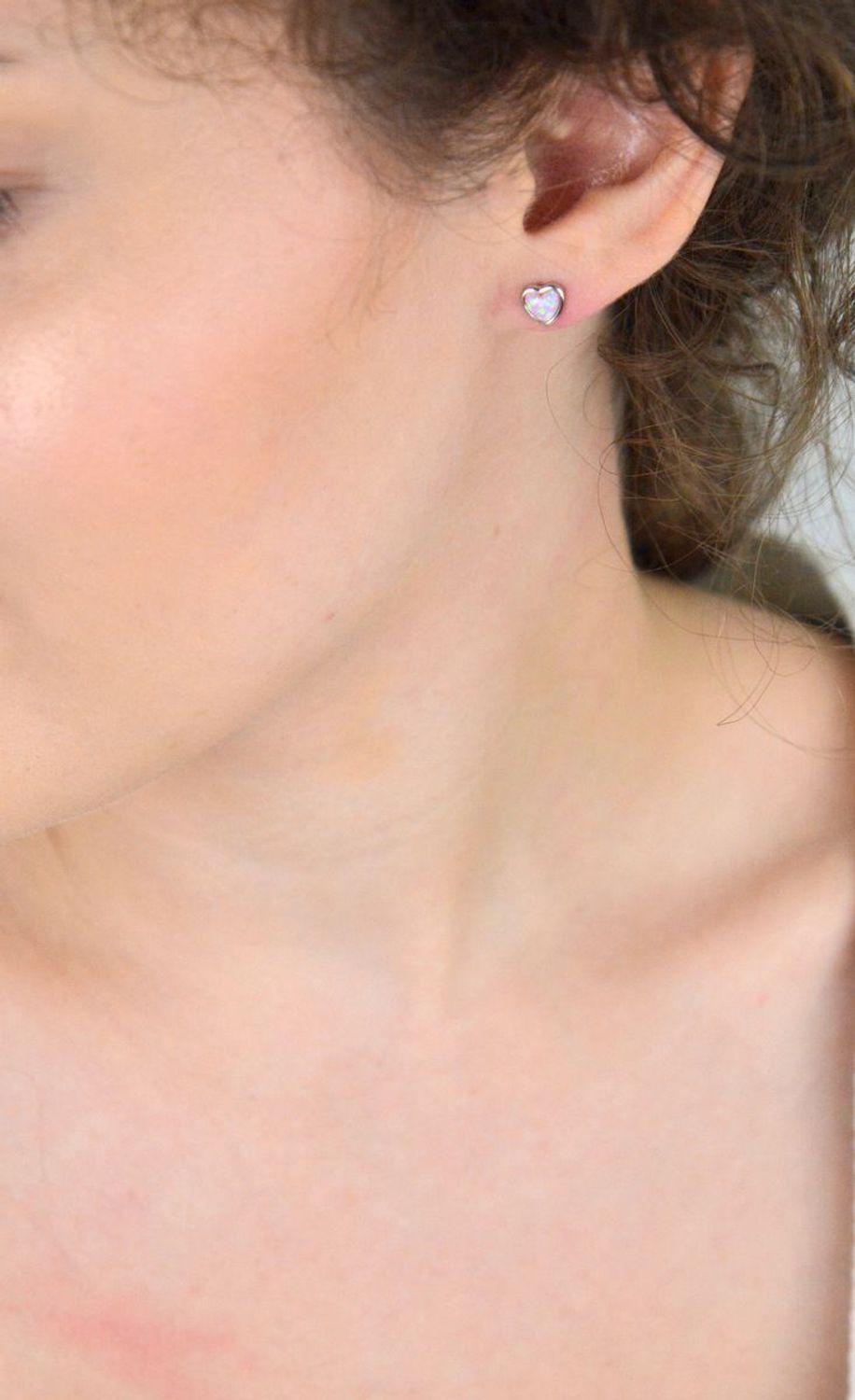 Kolczyki damskie srebrne DIA-KLC-13172-925 – serca z różowym opalem syntetycznym, próba 925, waga 0,90 g, wielkość 5 mm, zapięcie na sztyft. Idealne na prezent.1.jpg